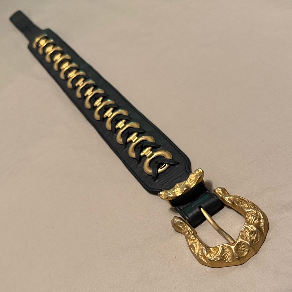 Vintage 80s Sculptural Gold Buckle Wide Black Leather Statement Belt – Power Era - Picture 3 of 16